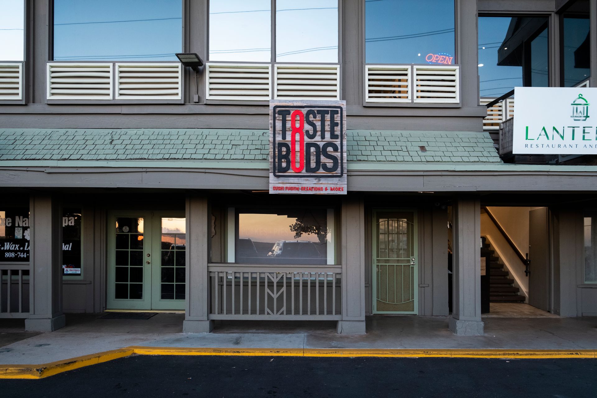 Maili Sunset Marketplace