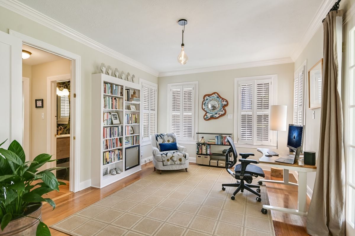 204 W 32nd St