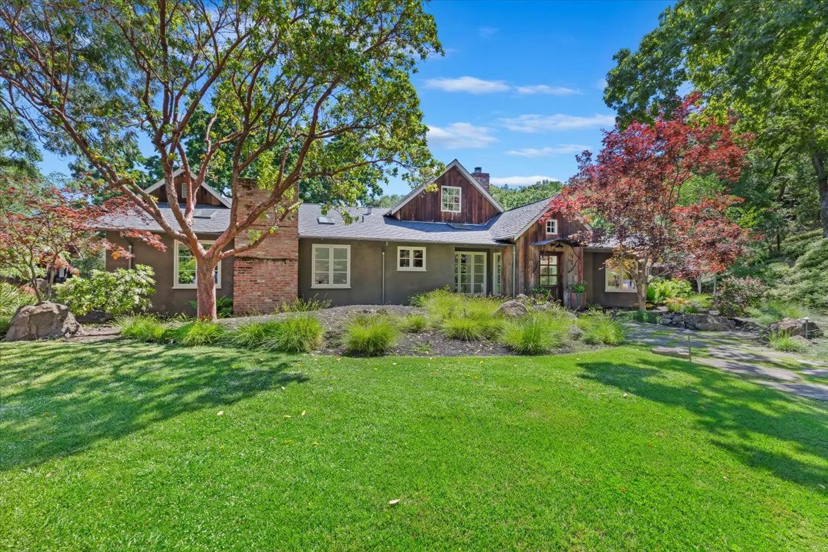 15 Cascade Ln