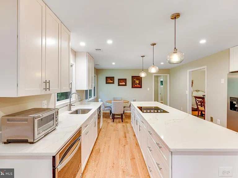 800 Kentland Dr