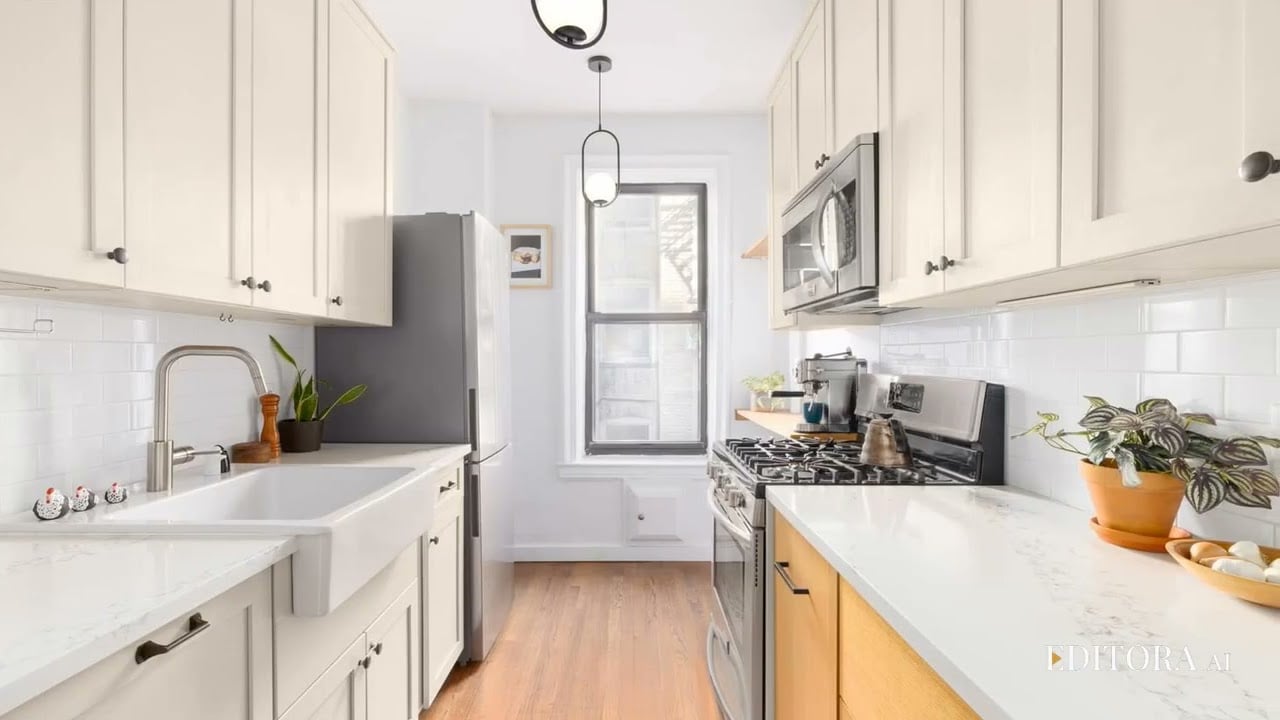 61 Eastern Parkway Apt 2E Editora