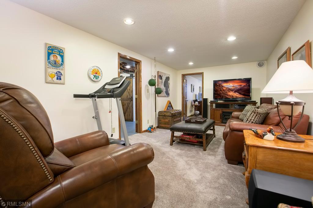 4450 Urbandale Ct N