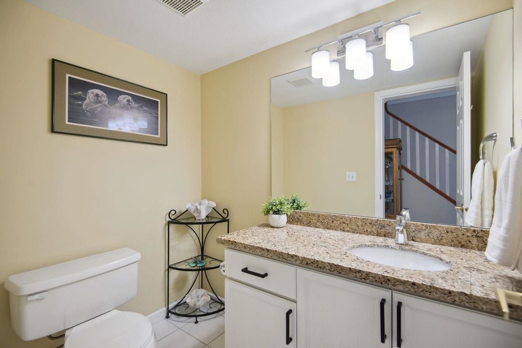 72 Jamieson Ct, #28