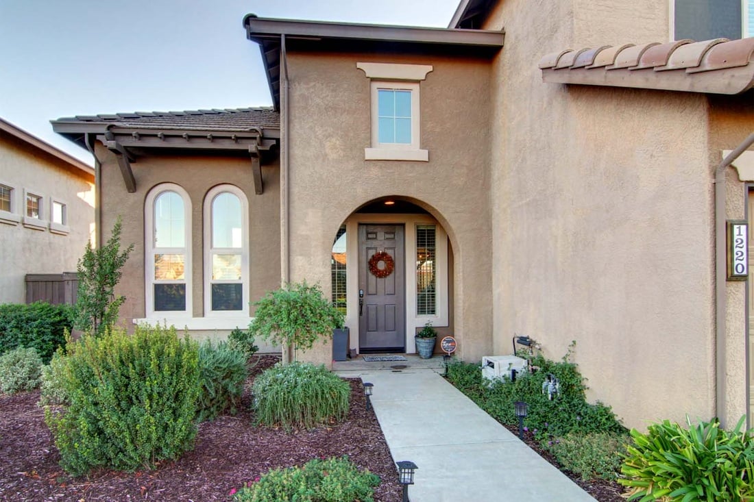 Gorgeous Lincoln 5 Bedroom Home for Sale!