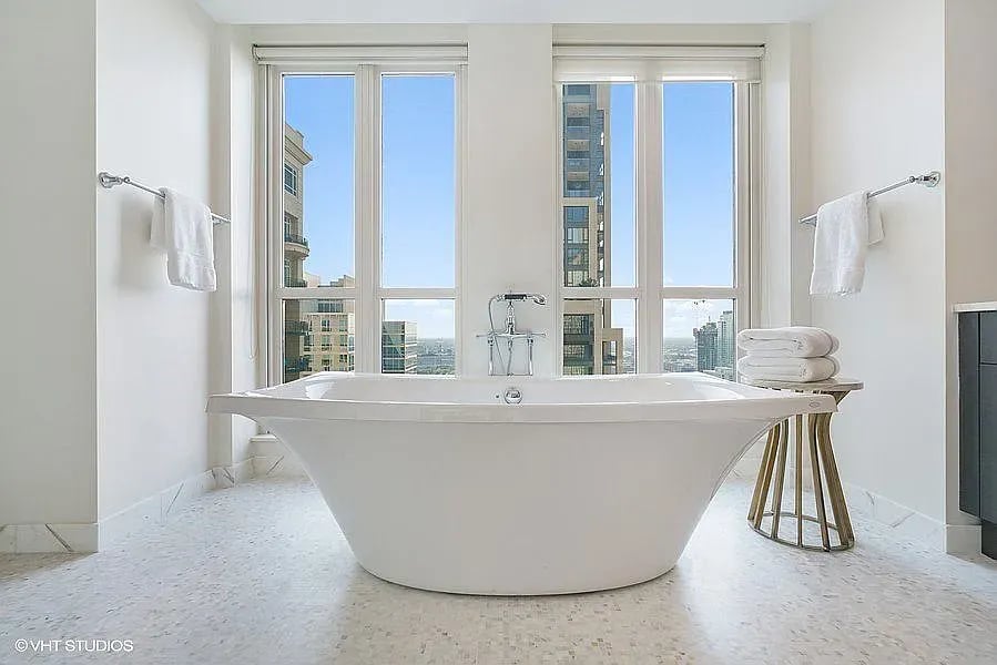 11 E Walton St APT 3201