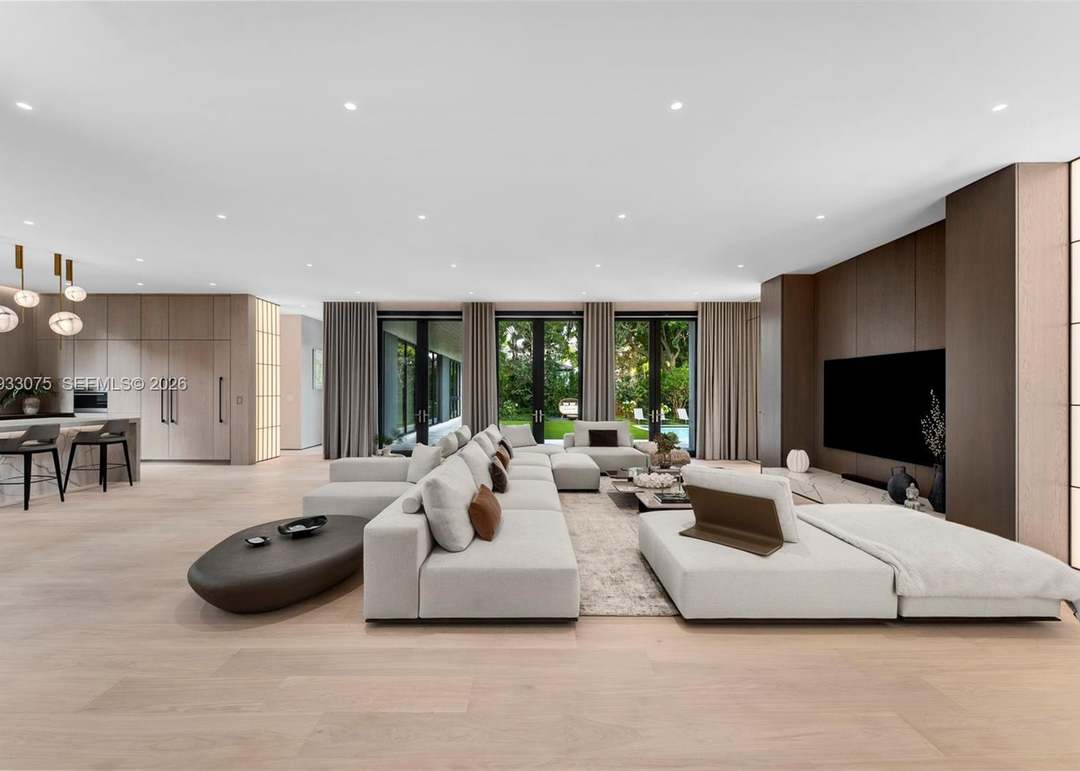 661 Melaleuca Ln