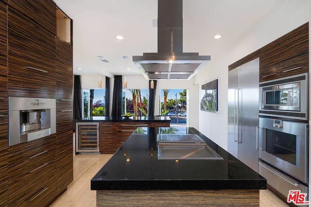 14200 Mulholland Dr