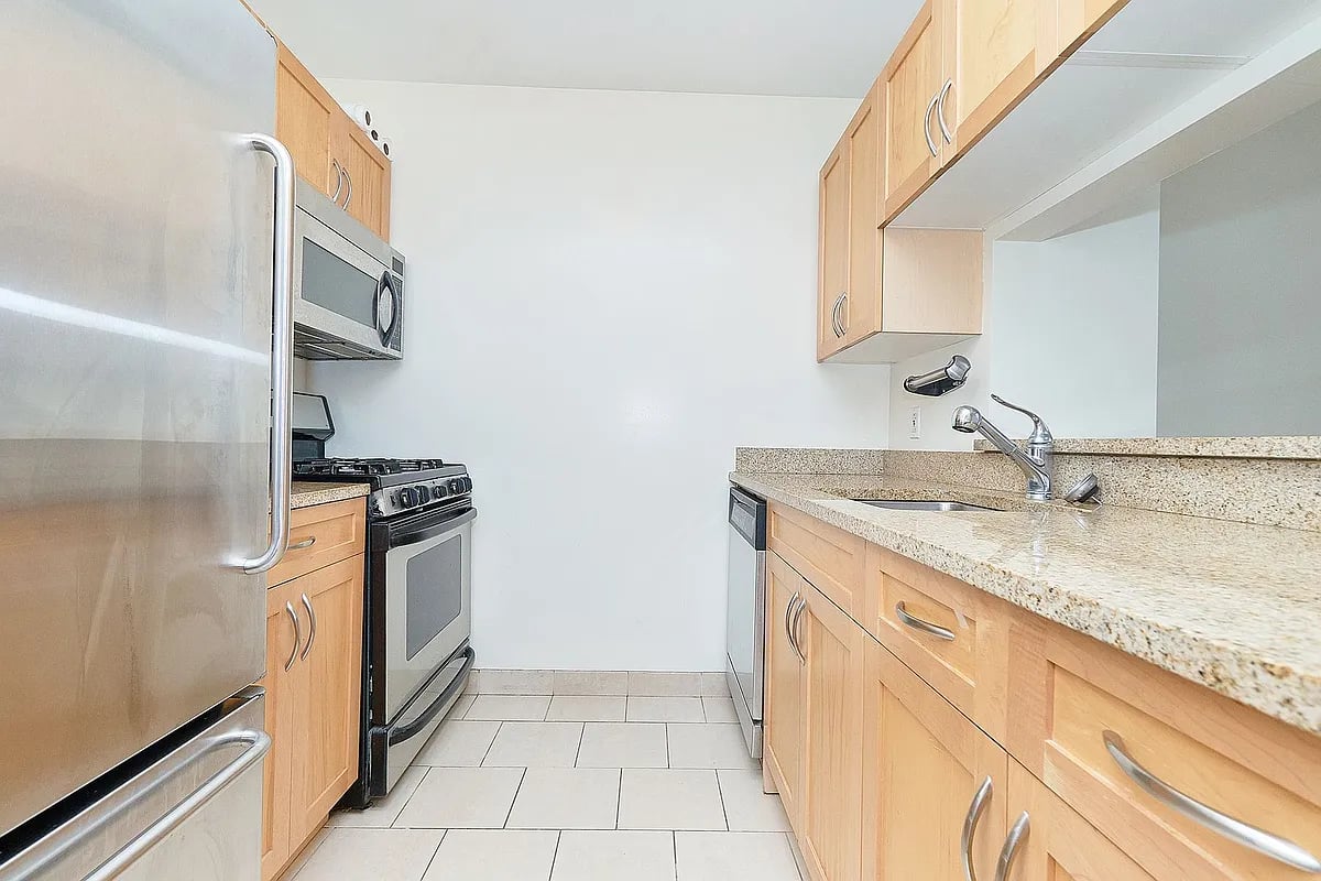 250 East 30th #6H