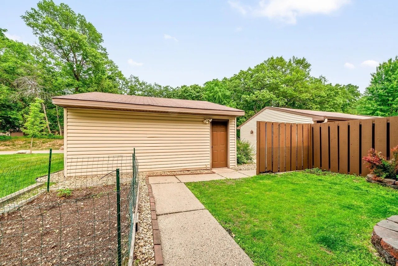 172 River Woods Ln