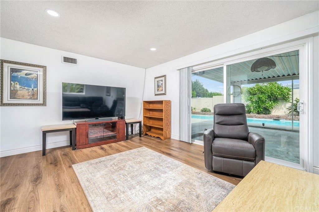 4053 N Santa Lucia St