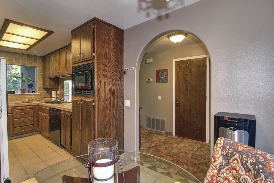 Gorgeous Condo in Popular Exeter Square!