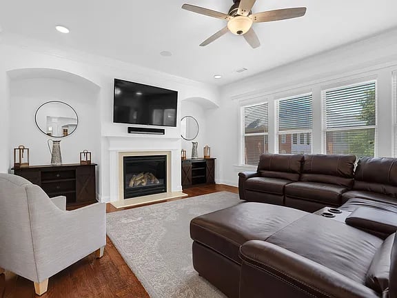 702 Ravenview Ct