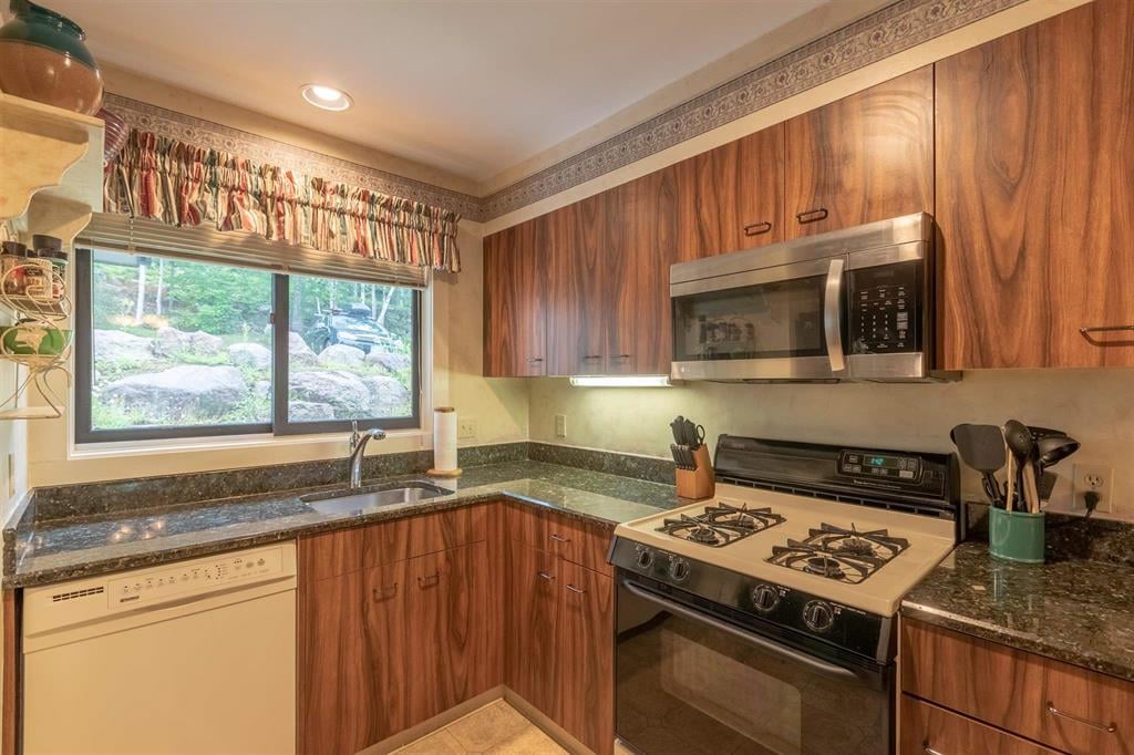 Coolidge Falls Ski Season rental with views!