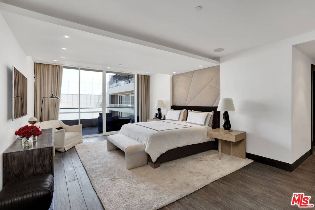 6250 Hollywood Blvd, #15A/B