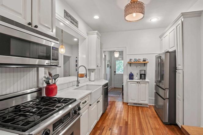 200 W Roanoke Park Dr