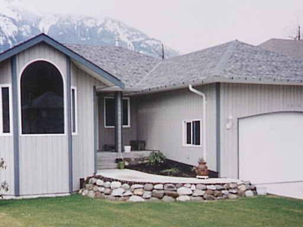 1018 Wenda Pl