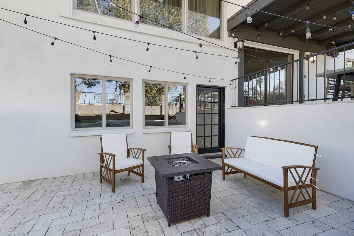 Huge Golf Course Home-Free Heated Pool/Theatre/Gym