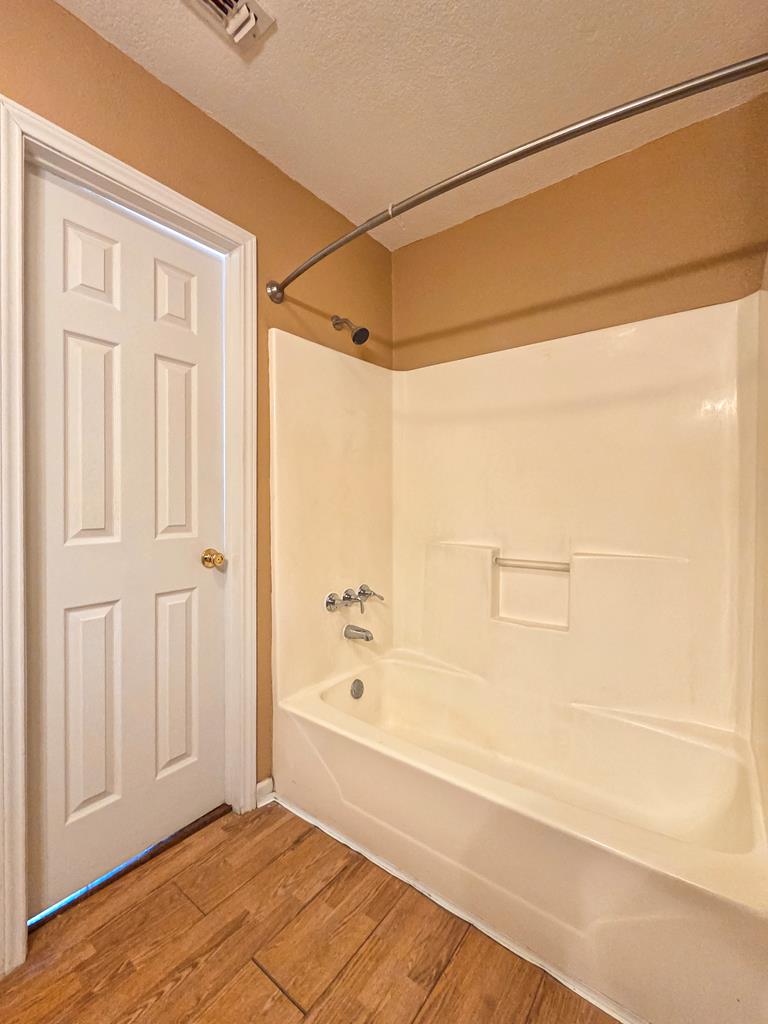 2101 Pershing Cir