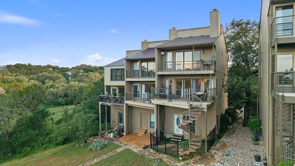 340 Harbor Dr