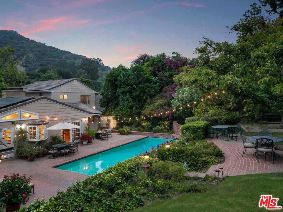 2064 Coldwater Canyon Dr