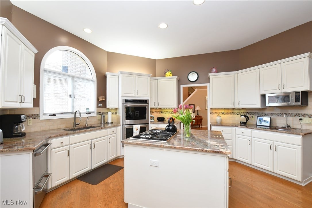 9 Longmeadow Ln