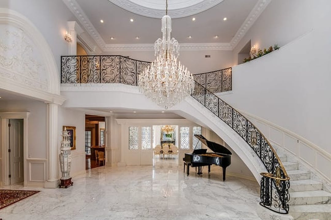 Manor Paradise