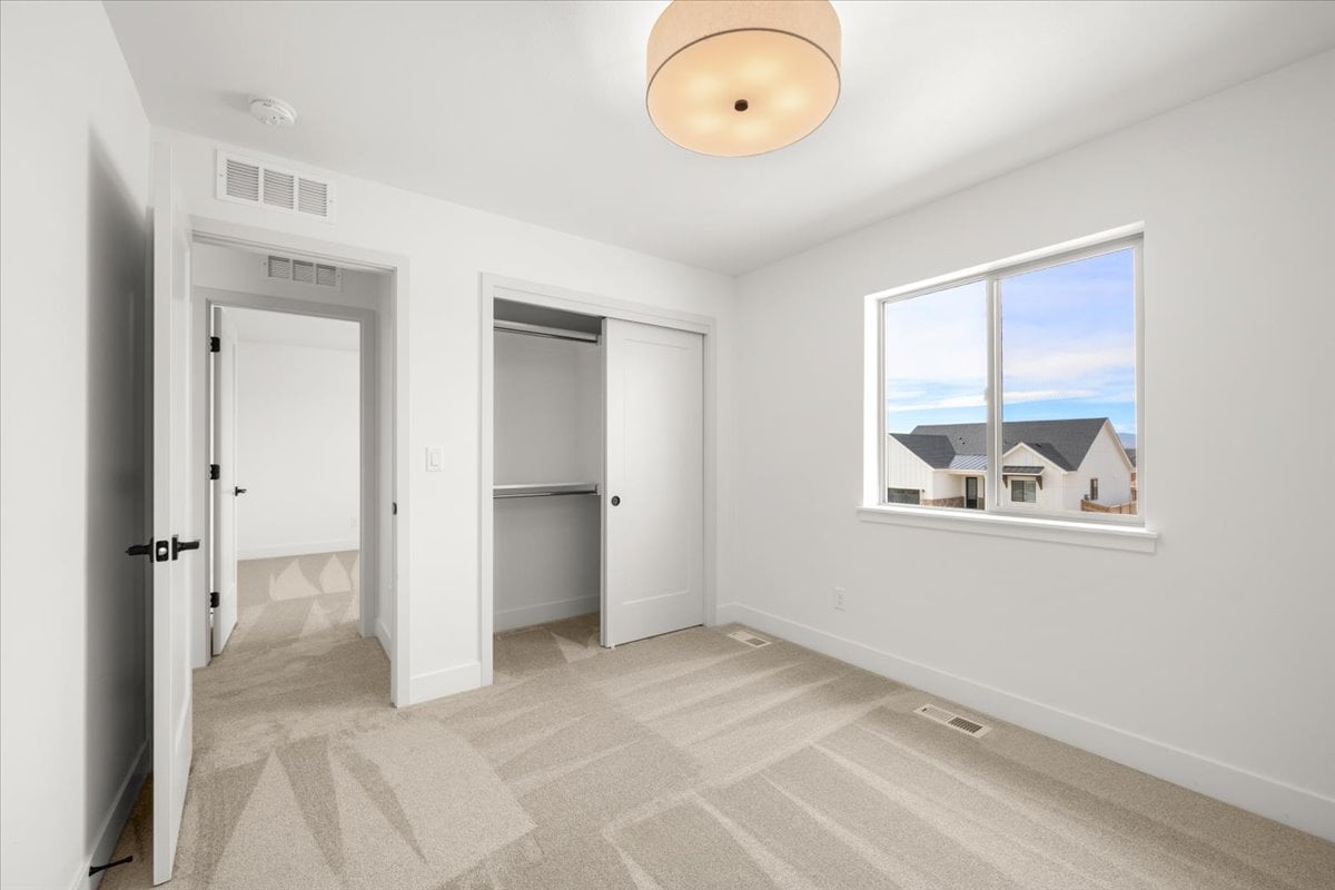 15 Snowcap Dr Windsor