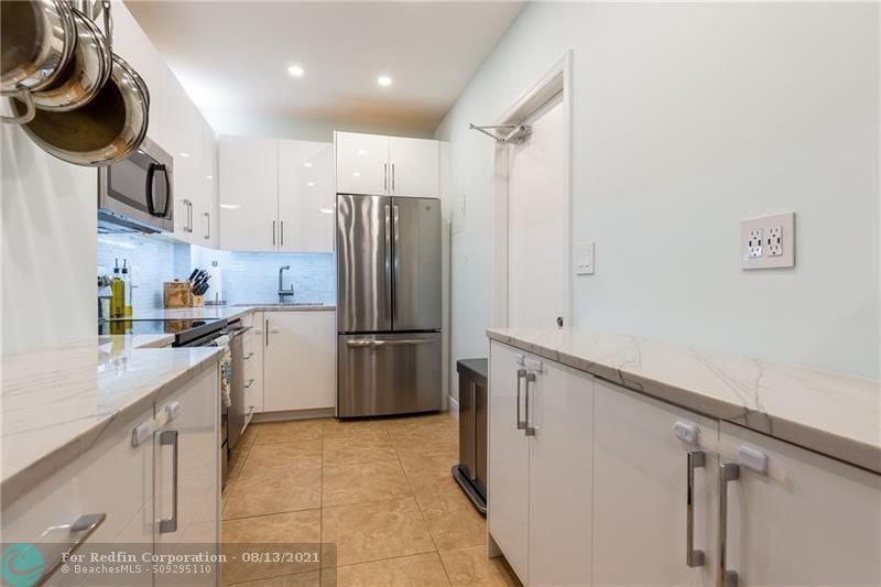 2424 SE 17th St Unit 106B