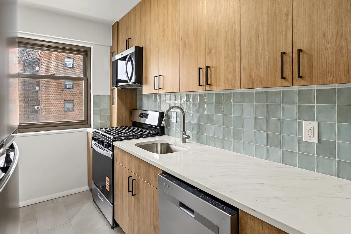 21-66 33rd Road Unit: 12B