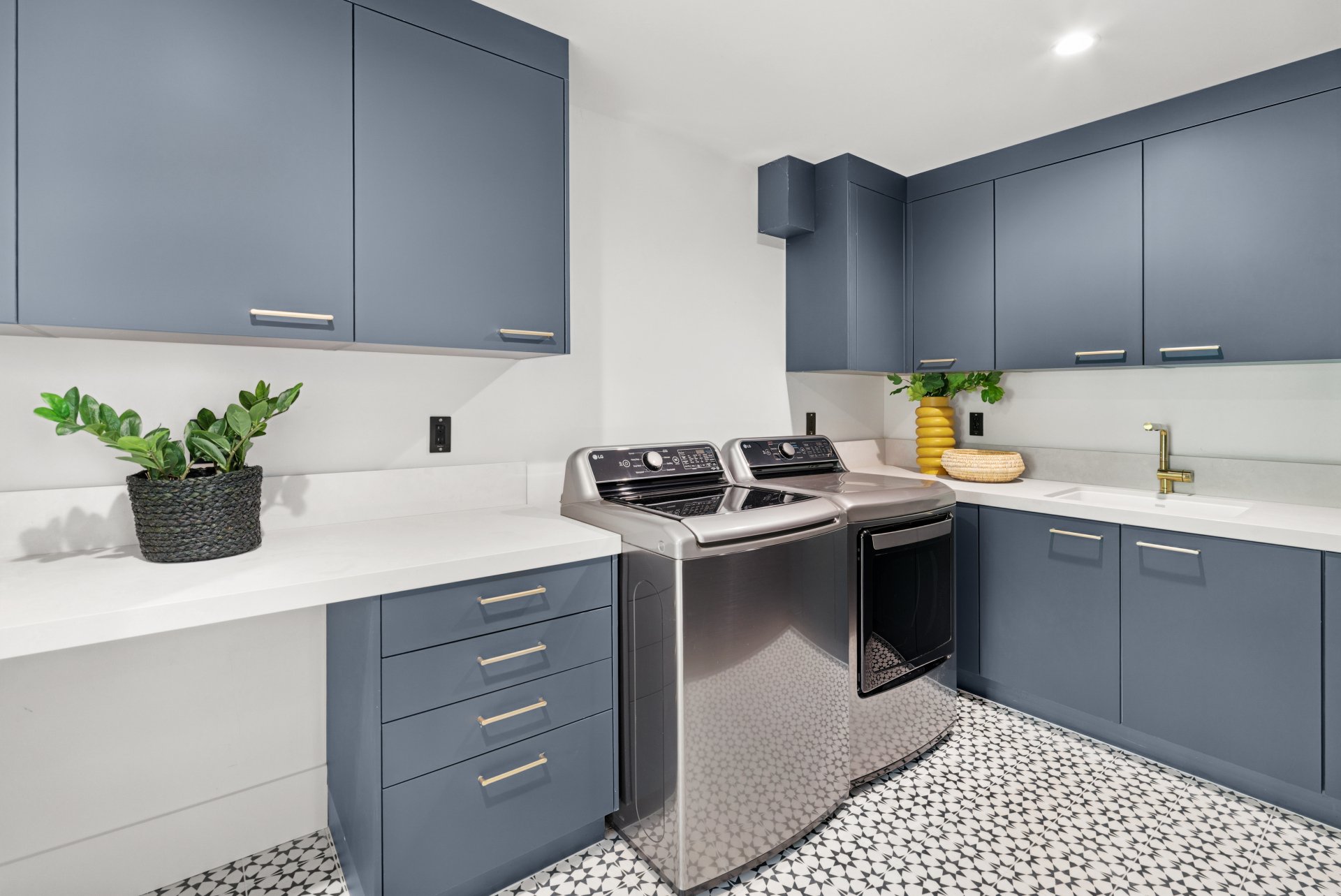 2207 Port Harwick Place