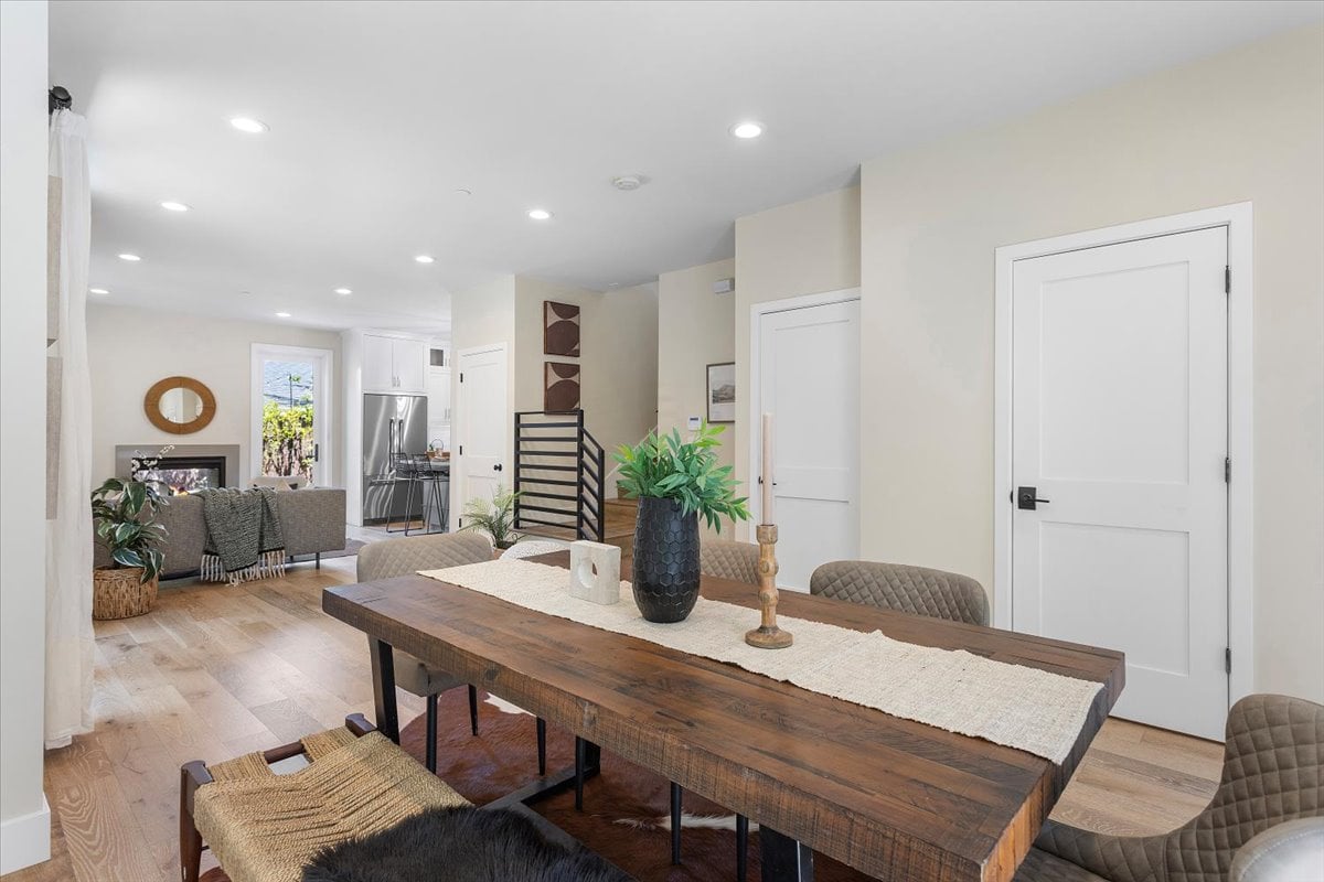 1002 Middle Avenue