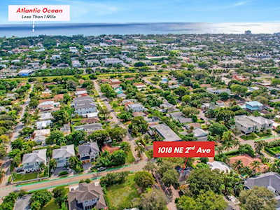 Aerial view of Lake Ida homes near 1018 NE 2nd Ave, with the Atlantic Ocean beyond.