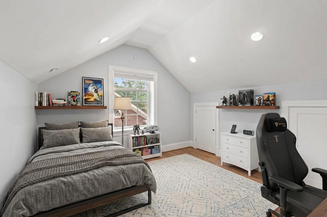 21 W Oak Street