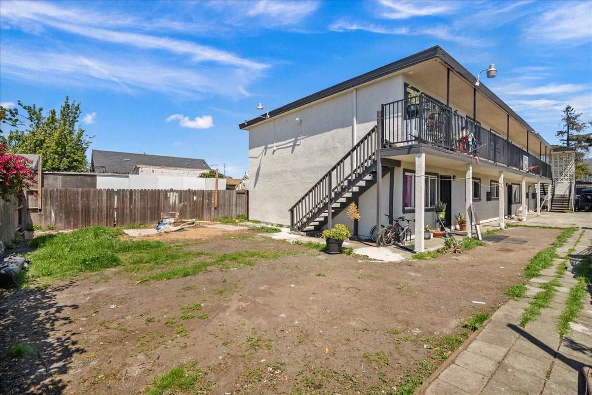 7123 Holly St, Oakland, CA 94621