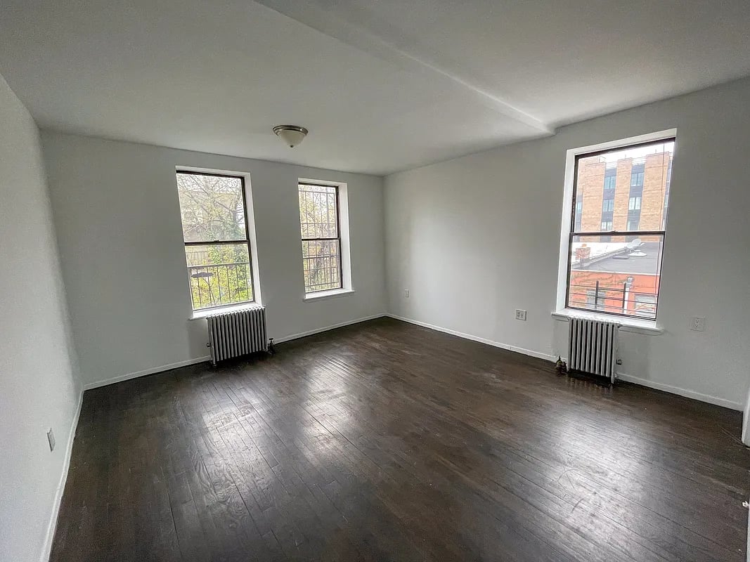927 Putnam Ave 4R