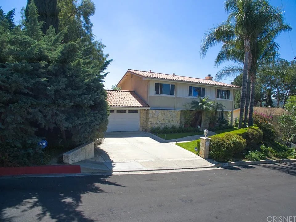23516 Aetna St