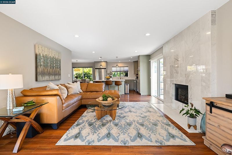 871 Richard Ln