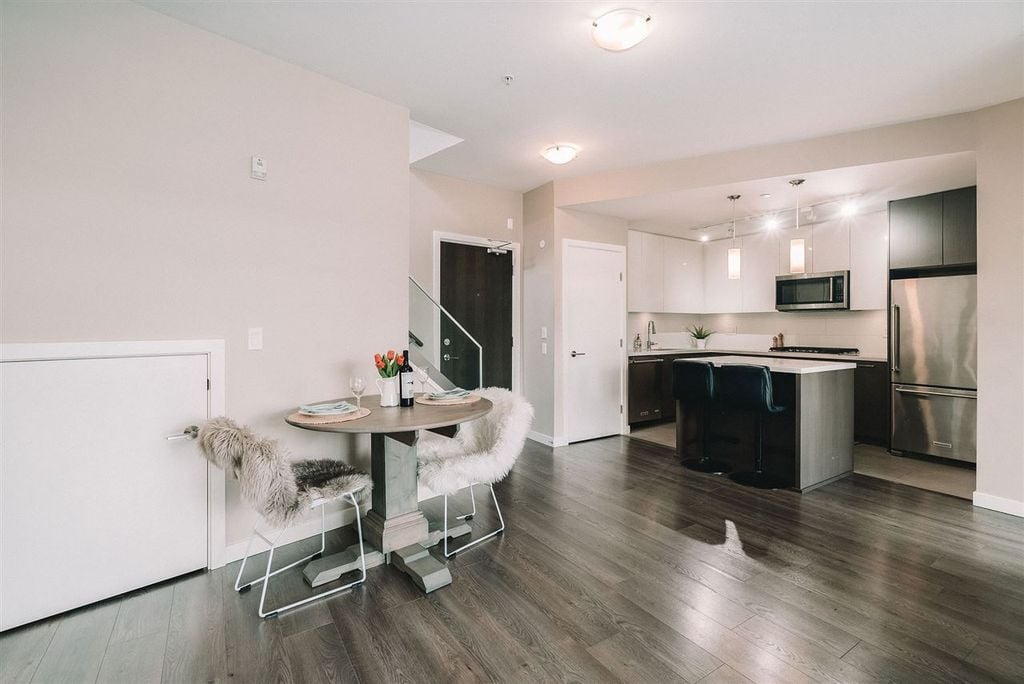 22 E Royal Ave, #413
