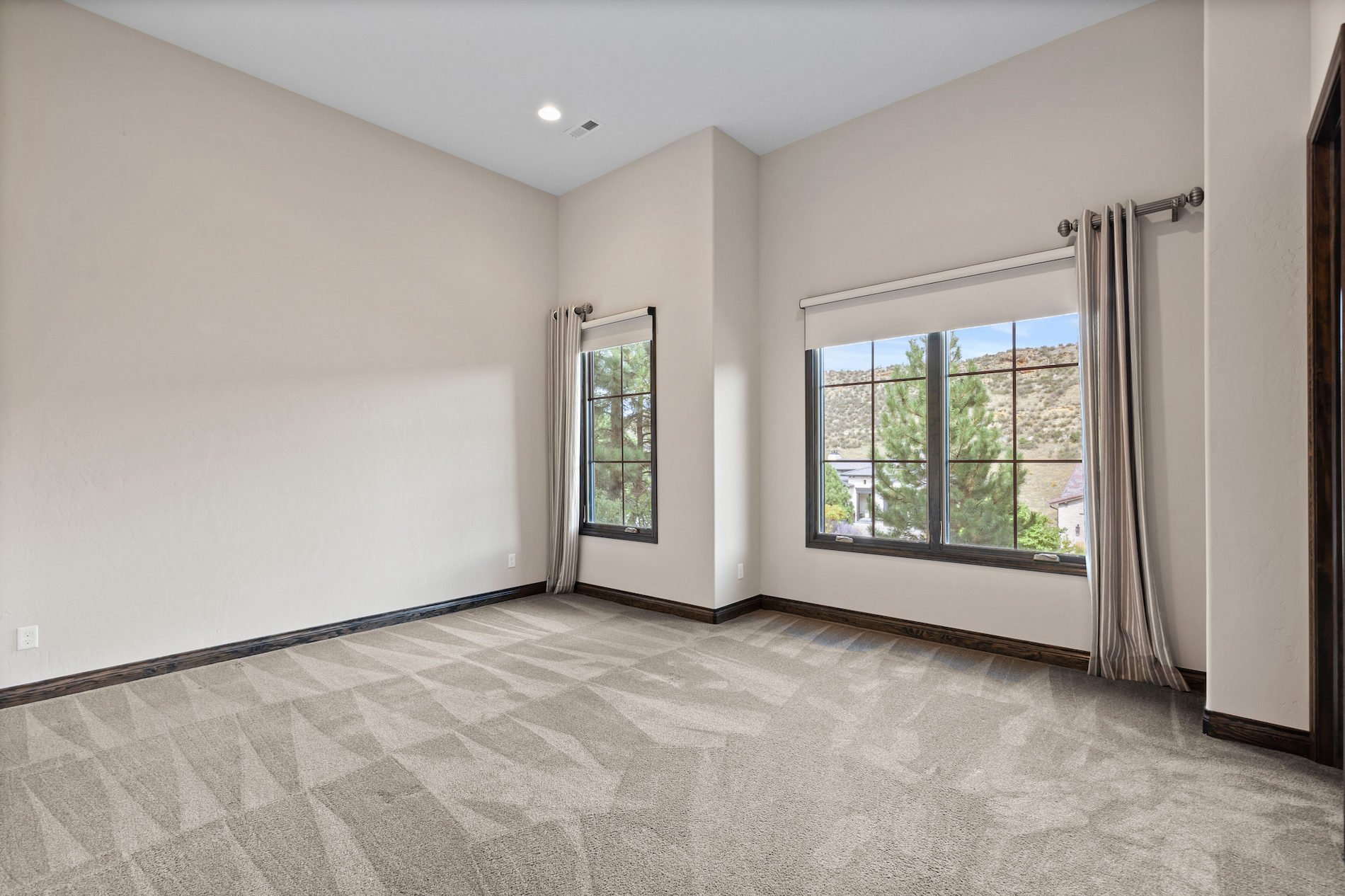 8122 Raphael Lane