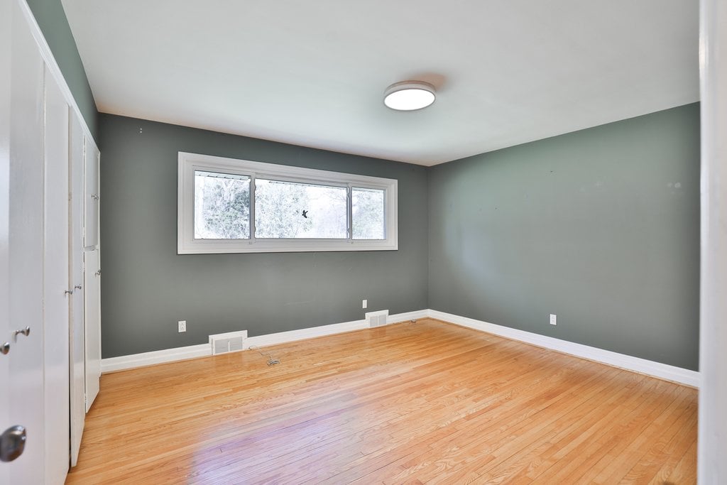 35 Hollyrood Heights Dr