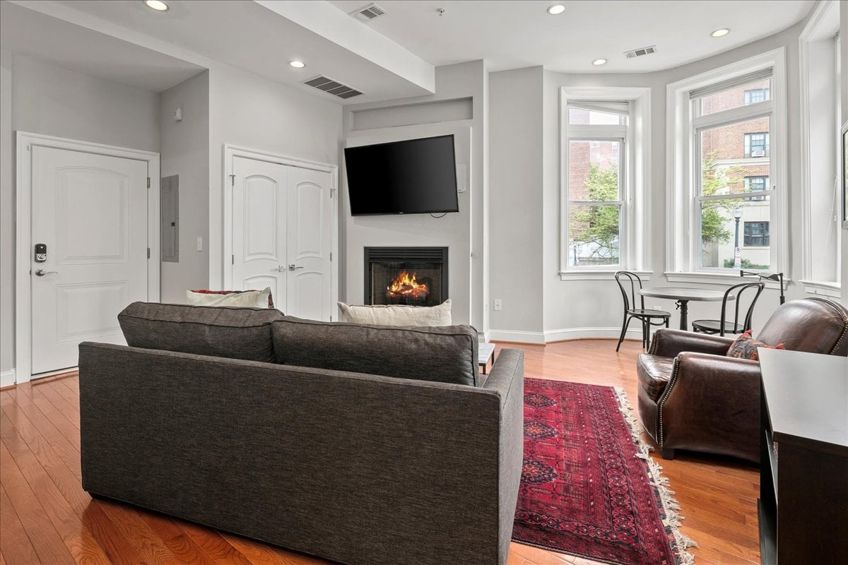 2019 19th St NW #2