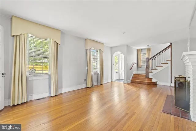 401 Russell Rd