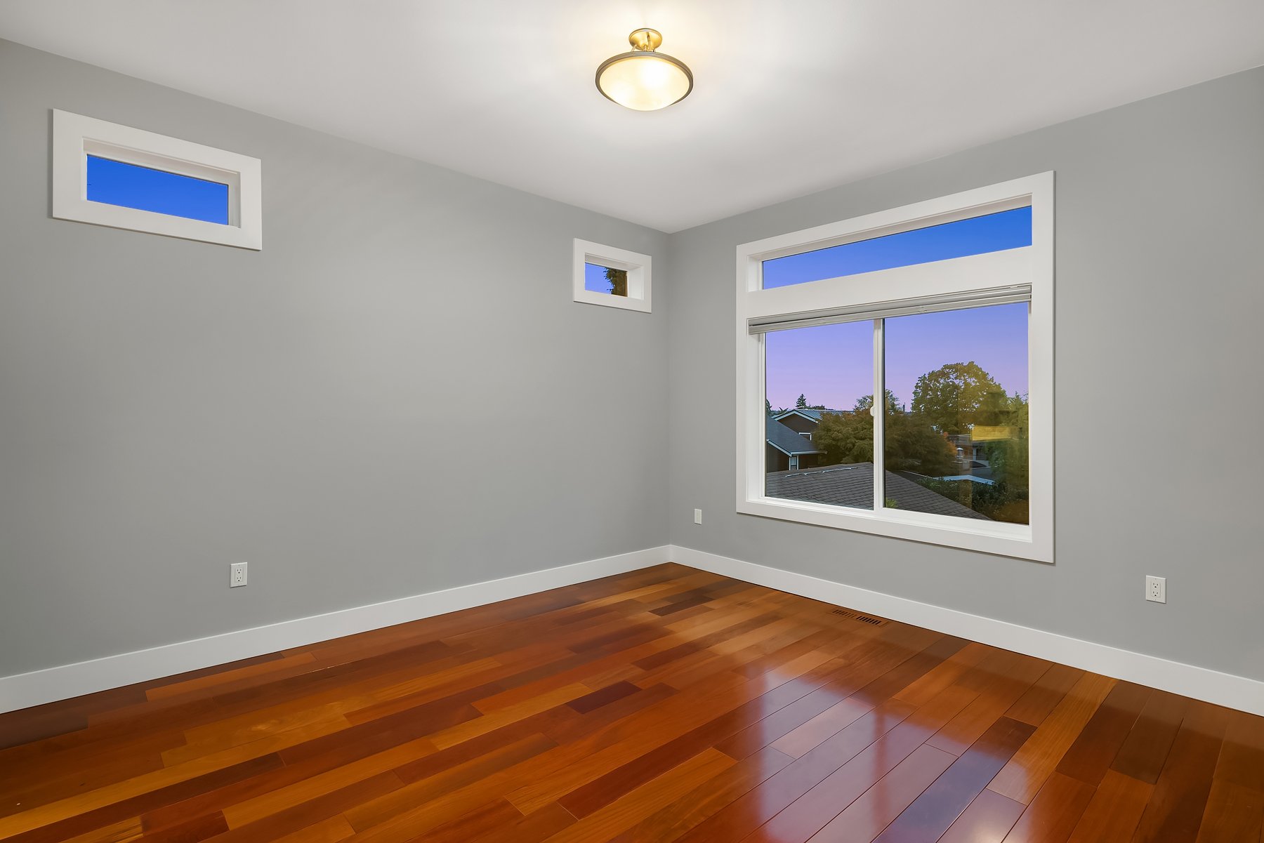 313 11th Ave W