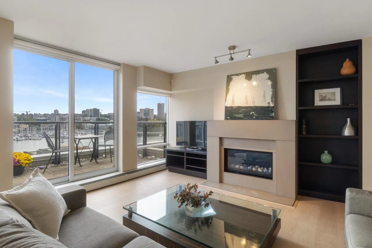 Marinaside Crescent #805