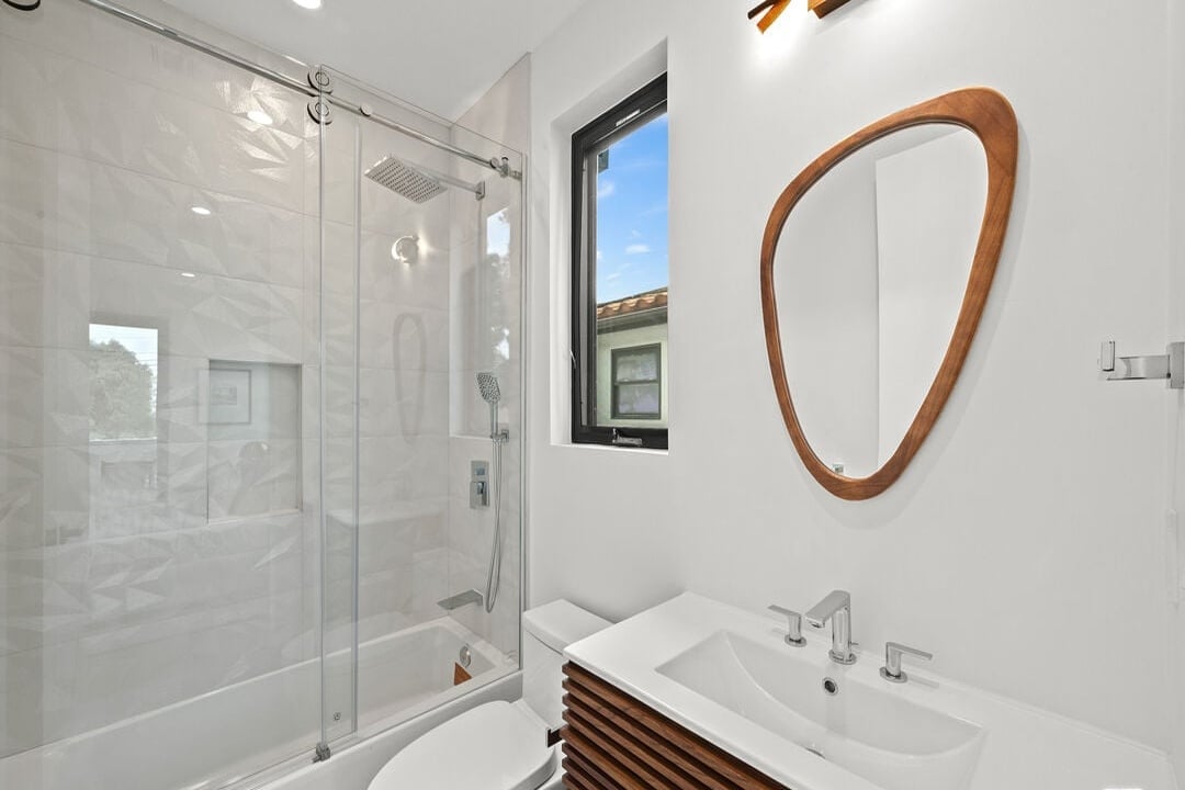 Castle Heights Pl, 90034