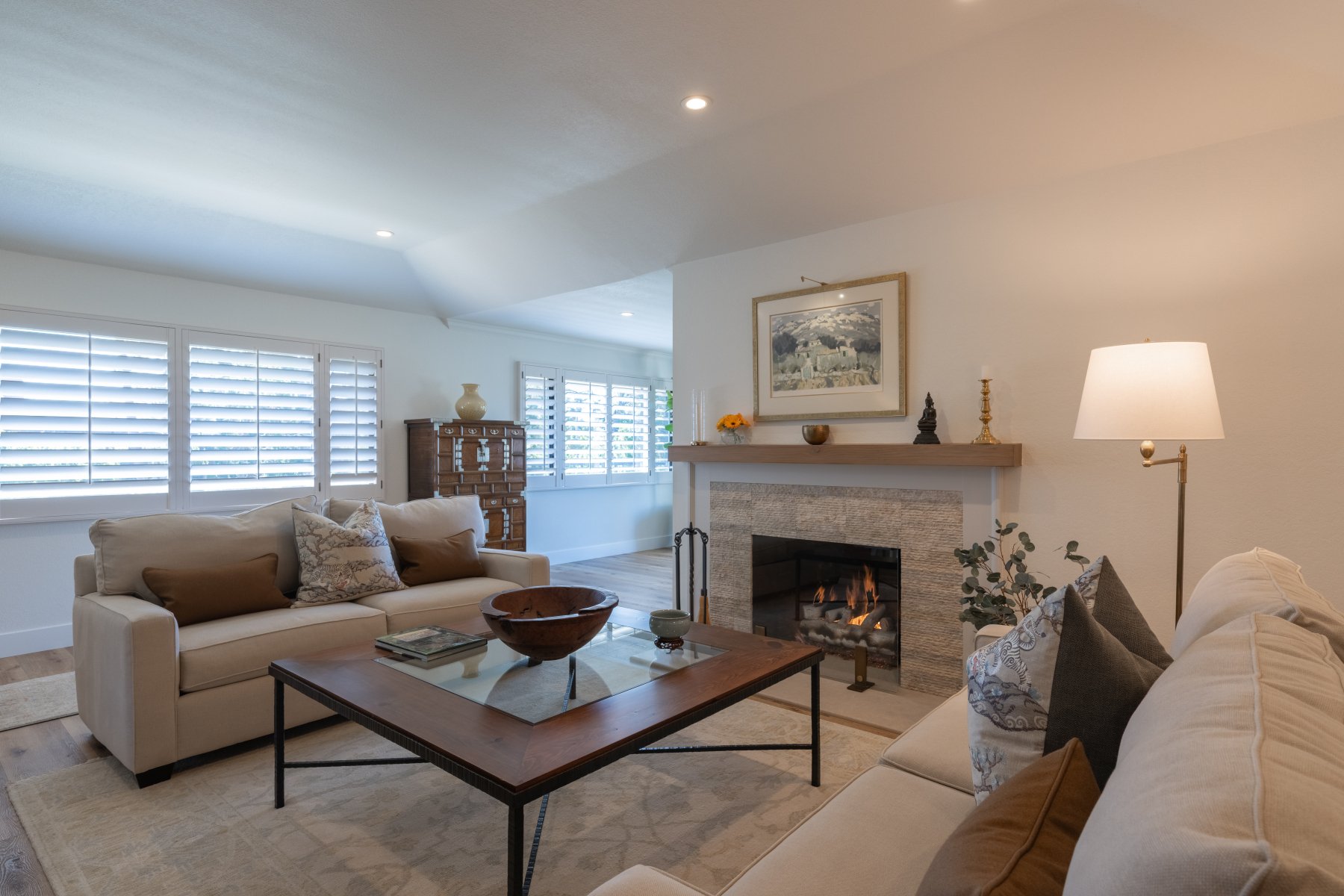 Refined Del Mesa Carmel Living - 275 Del Mesa