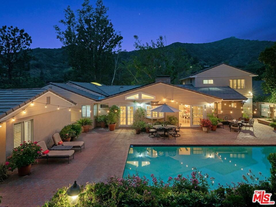 2064 Coldwater Canyon Dr