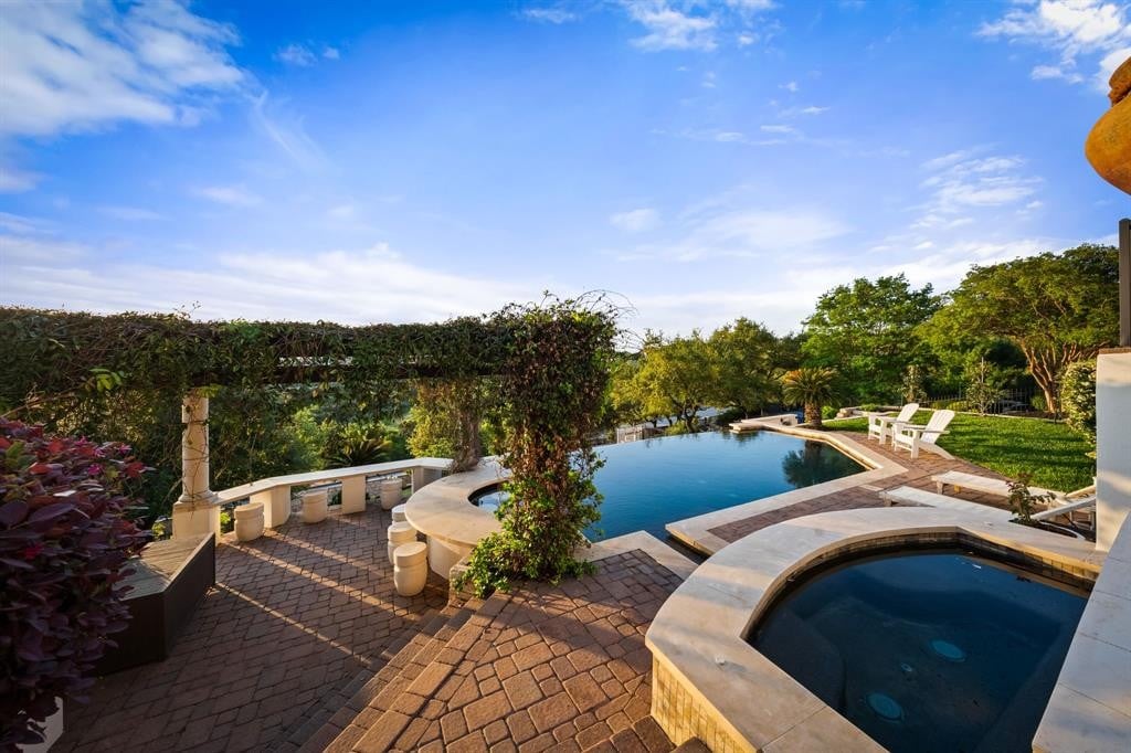 Sold in Lake Pointe