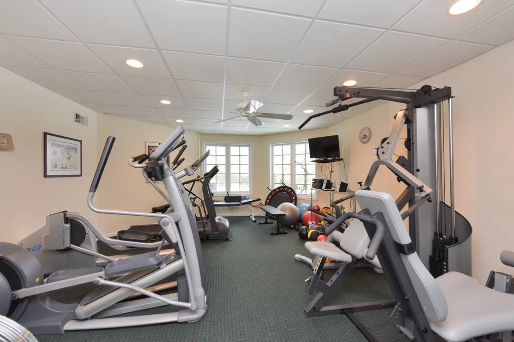 39 Hunting Hollow Ct