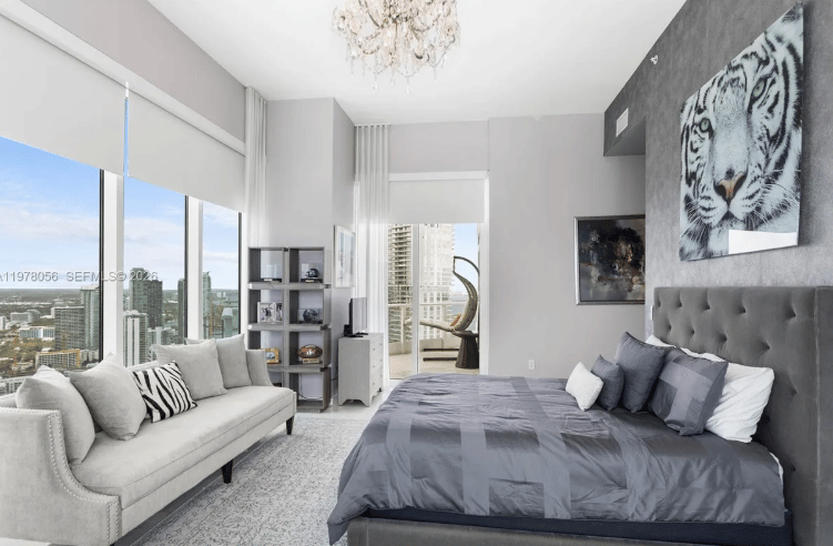 LUXURY IN THE MIAMI SKY